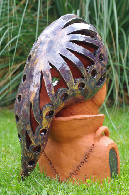 Keramikkopf mit Helm 3